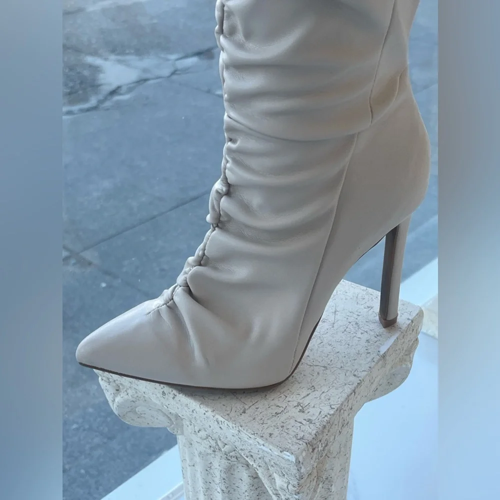 Rushed pointed toe boots - Picture 3 of 3